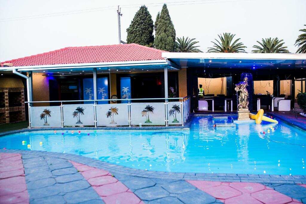 Outdoor swimming pool at National Lodge Benoni
